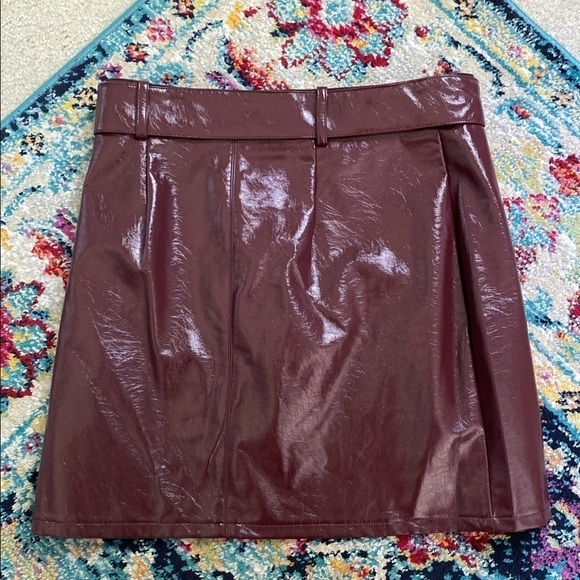 J.O.A New Women’s Large Maroon Pleather Faux Leather Button Down Skirt with Belt - Picture 4 of 12